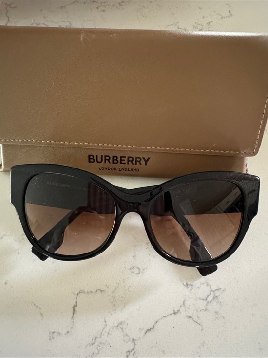 Burberry Accessories - Burberry Black Cat-Eye Sunglasses with Brown Gradient Lenses and Beige Case